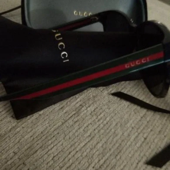 Gucci | Accessories | Gucci Black With Redgreen Stripe Mens  display picture 1